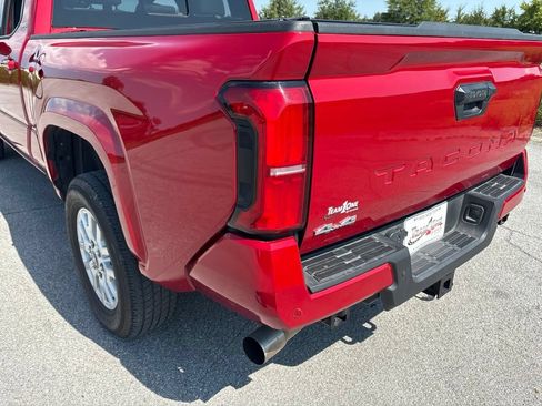 Used 2024 Toyota Tacoma SR5 w/ SR5 Upgrade Package AWD/4WD image 19