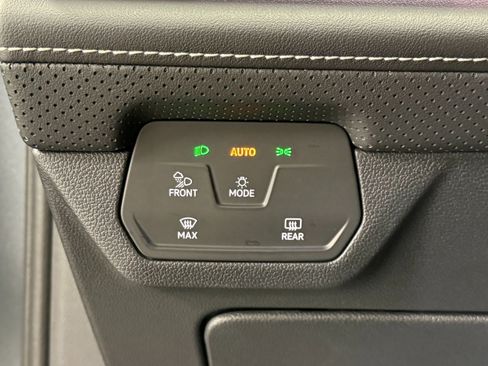 Used 2025 Volkswagen Atlas SEL image 24