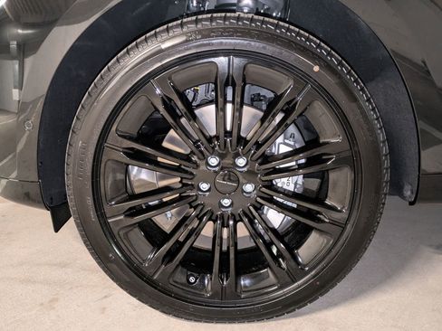 New 2026 Land Rover Range Rover Long Wheelbase SE AWD/4WD image 9