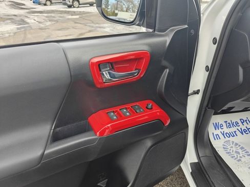 Certified 2021 Toyota Tacoma TRD Off-Road image 14