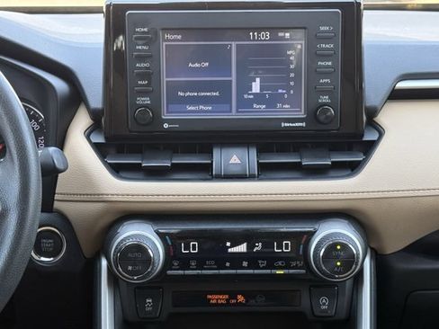 Used 2020 Toyota RAV4 XLE FWD image 17