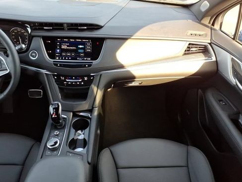 Certified 2025 Cadillac XT5 Sportv AWD/4WD image 17