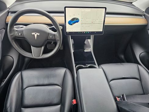 Used 2021 Tesla Model Y Standard Range image 22