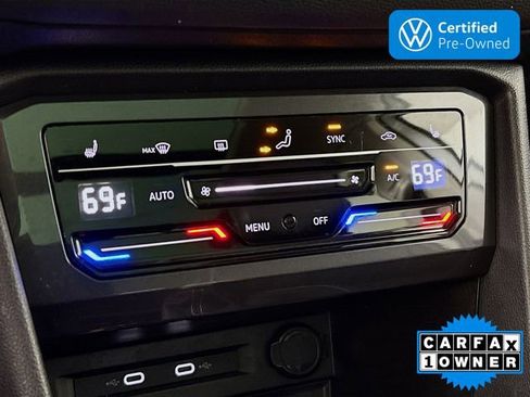 Used 2023 Volkswagen Tiguan SE w/ Panoramic Sunroof Package image 17