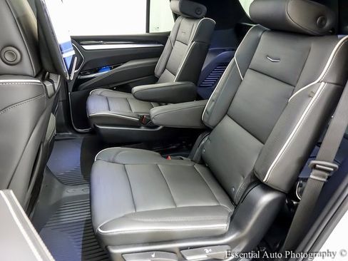 New 2026 Cadillac Escalade Luxury w/ LPO, Radiant Package image 9