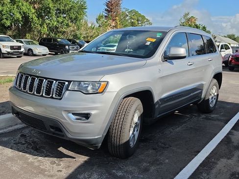 Used 2017 Jeep Grand Cherokee Laredo w/ Quick Order Package 23E AWD/4WD image 2