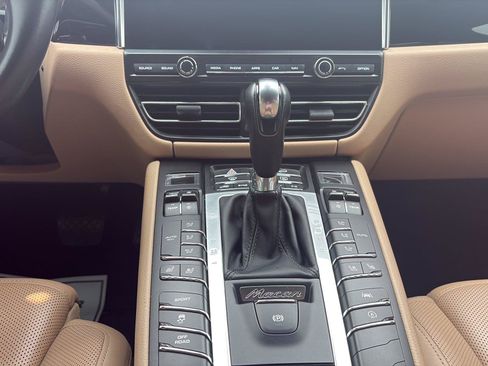 Used 2020 Porsche Macan AWD/4WD image 15