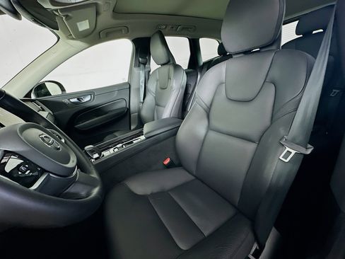 Used 2025 Volvo XC60 B5 Plus image 13