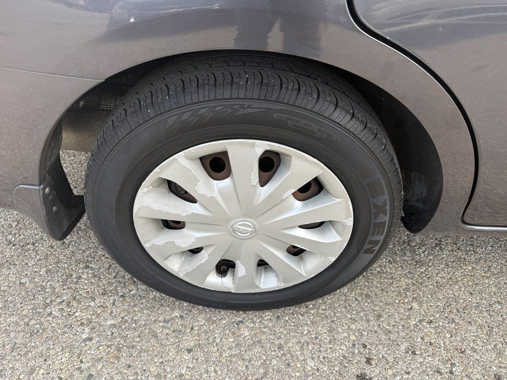 Used 2015 Nissan Versa SV FWD image 8
