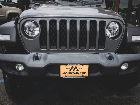 Used 2019 Jeep Wrangler Unlimited Sport AWD/4WD image 4