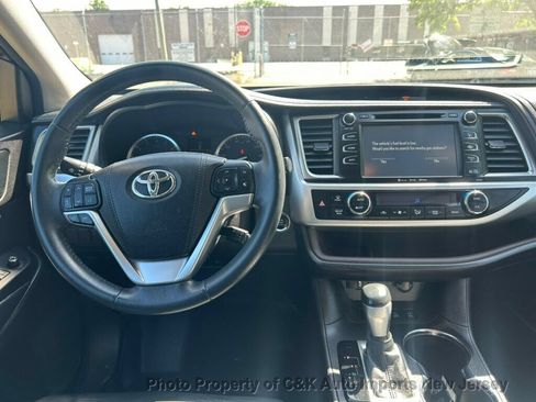Used 2016 Toyota Highlander XLE AWD/4WD image 36