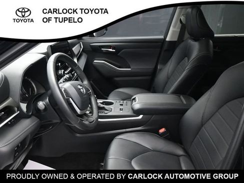 Used 2024 Toyota Highlander XLE image 10