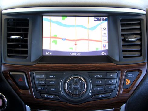 Used 2017 Nissan Pathfinder Platinum image 15