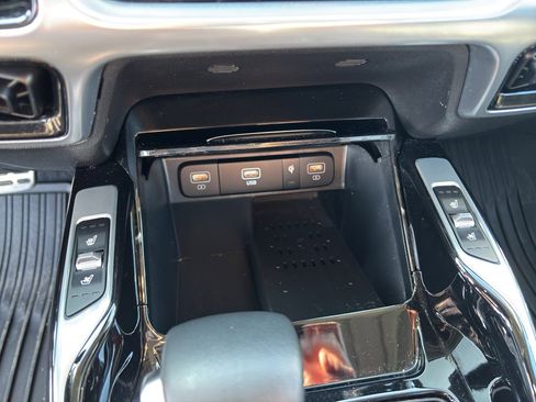 Certified 2023 Kia Sorento SX image 9