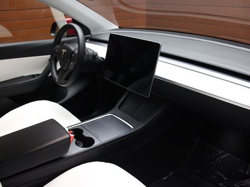 Used 2022 Tesla Model Y Long Range AWD/4WD image 21