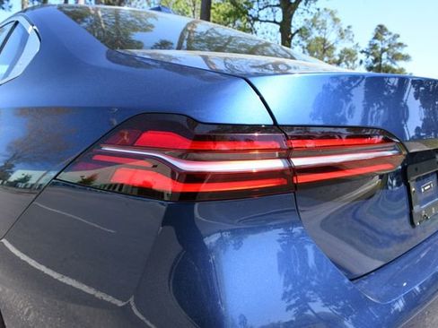 Used 2024 BMW 530i w/ Convenience Package image 14