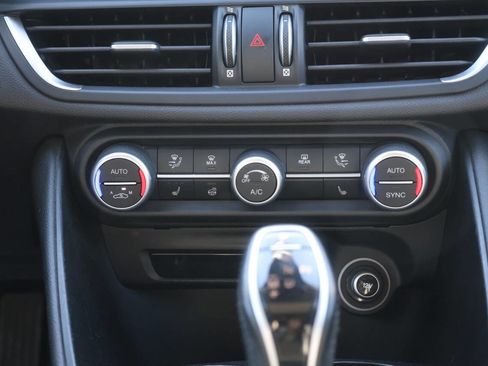 Used 2020 Alfa Romeo Giulia Base AWD 4dr Sedan w/ Cold Weather Package image 21