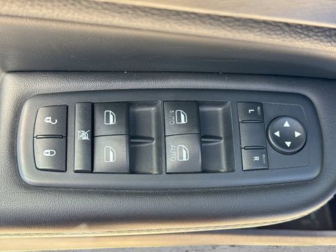 Used 2016 Chrysler 200 S FWD image 18