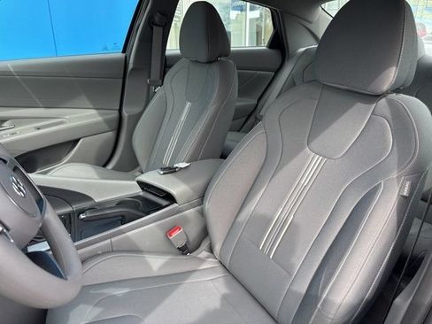 Used 2023 Hyundai Elantra SEL w/ Cargo Package FWD image 9