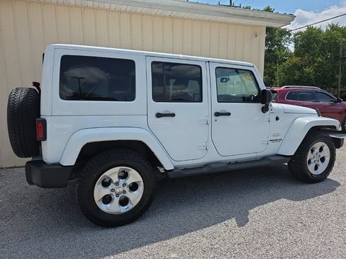 Used 2015 Jeep Wrangler Unlimited Sahara w/ Connectivity Group AWD/4WD image 4