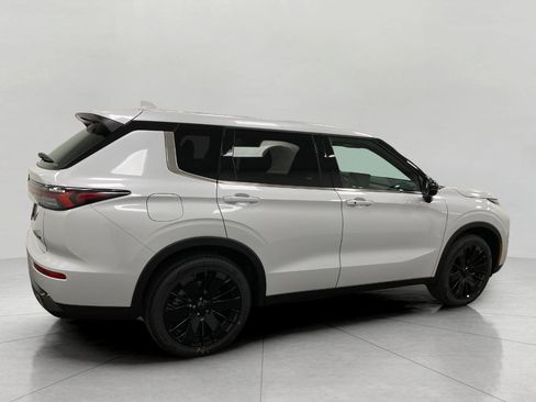 New 2026 Mitsubishi Outlander LE AWD/4WD image 2
