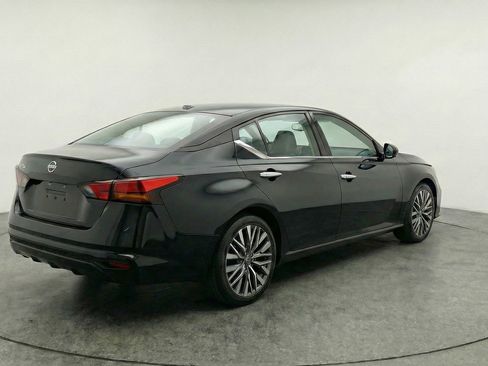 Used 2025 Nissan Altima 2.5 SV image 9