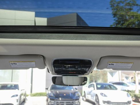 New 2025 Land Rover Range Rover SE image 15