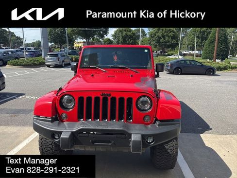 Used 2017 Jeep Wrangler Unlimited Sahara AWD/4WD image 2