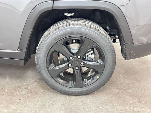 New 2025 Jeep Grand Cherokee Limited w/ Black Appearance Package image 44