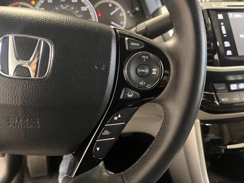 Used 2017 Honda Accord Touring image 26