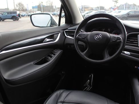 Used 2019 Buick Enclave Essence image 9