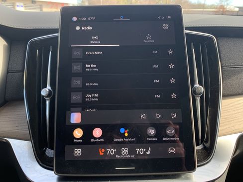 Certified 2025 Volvo XC90 B6 Plus image 23