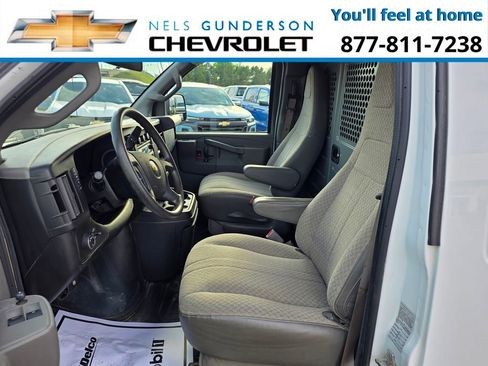 Used 2018 Chevrolet Express 3500 w/ Driver Convenience Package image 15
