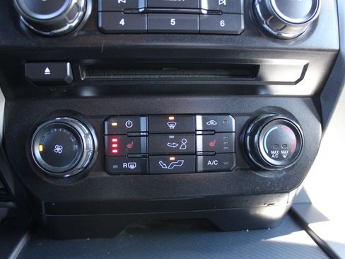 Used 2018 Ford F150 XLT w/ Equipment Group 302A Luxury AWD/4WD image 31