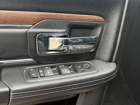 Used 2017 RAM 1500 Laramie RWD image 11