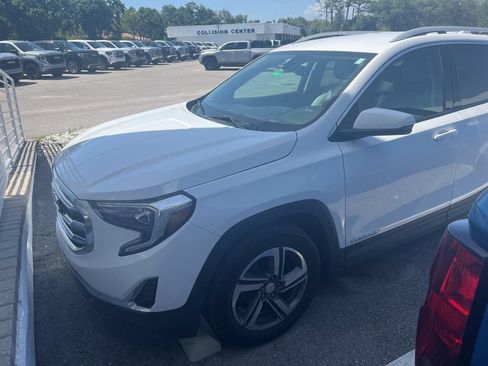 Used 2021 GMC Terrain SLT FWD image 2
