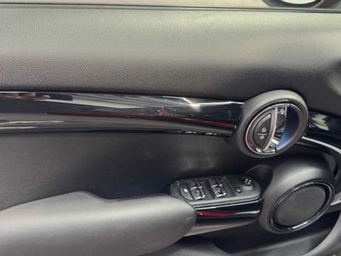Used 2019 MINI Cooper 4-Door Hardtop w/ Signature Upholstery Package FWD image 19
