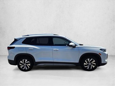 Used 2026 Volkswagen Tiguan S FWD image 4