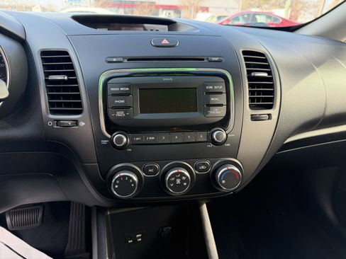 Used 2018 Kia Forte LX image 6