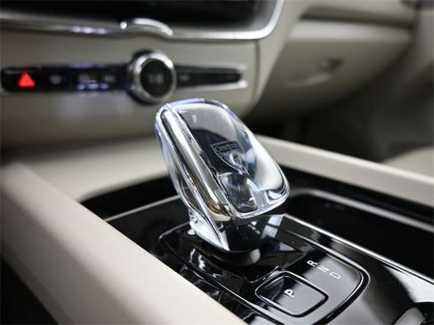 Used 2023 Volvo XC60 B5 Ultimate w/ Climate Package image 12