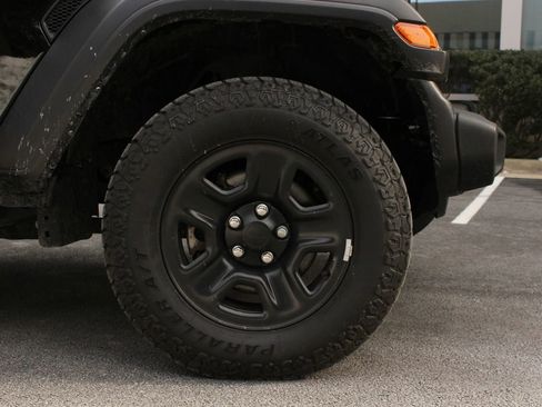 Used 2022 Jeep Gladiator Sport image 4