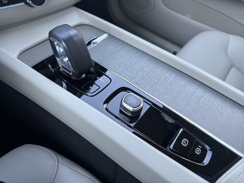 Certified 2023 Volvo XC60 B5 Plus w/ Protection Package Premier image 15