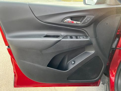 Used 2023 Chevrolet Equinox LT image 11