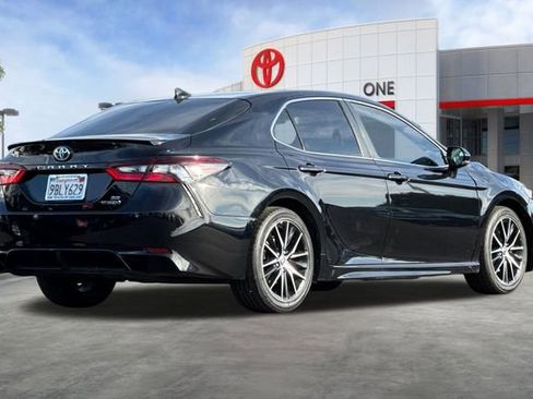 Used 2022 Toyota Camry SE image 4