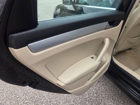 Used 2013 Volkswagen Passat 2.5 SE FWD image 32