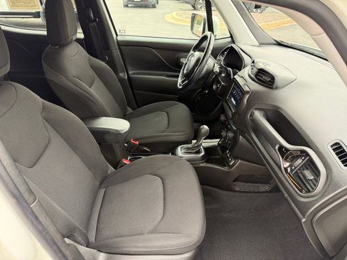 Used 2020 Jeep Renegade Altitude FWD image 19