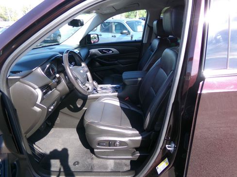 Used 2020 Chevrolet Traverse LT w/ LT Premium Package AWD/4WD image 15
