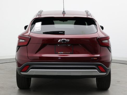 Used 2025 Chevrolet Trax LT w/ LT Convenience Package FWD image 6