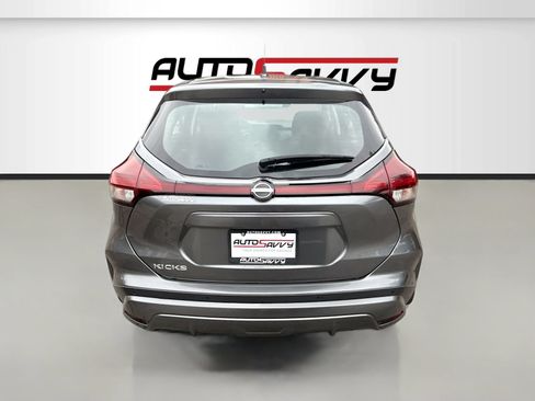 Used 2022 Nissan Kicks S FWD image 6