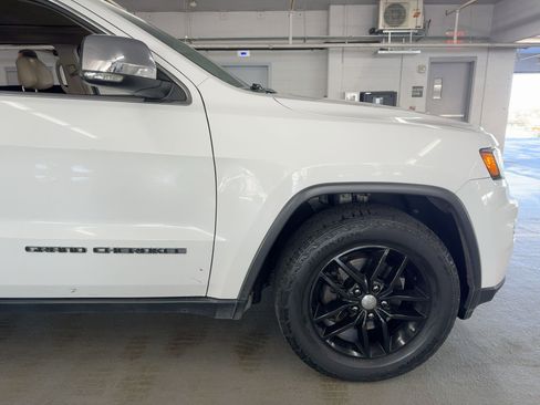 Used 2017 Jeep Grand Cherokee Limited w/ Luxury Group II image 12